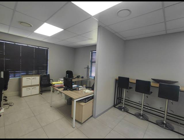 424M² OFFICE FOR SALE IN DAINFERN